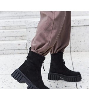 Czarne botki damskie ocieplane na zamek z grubą podeszwą wykonane z eko-zamsz Azzurra - Solea