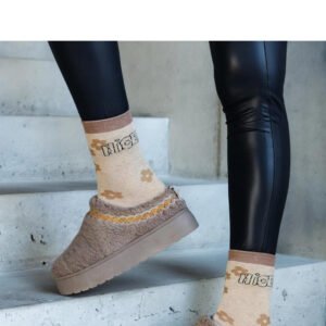 Brązowe śniegowce na platformie z niską cholewką i haftowanym wzorem Greene - Solea