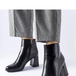 Czarne ocieplane botki z ozdobnym obcasem Clivi - Solea