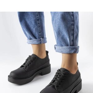 Czarne półbuty na płaskim obcasie Merico - Solea