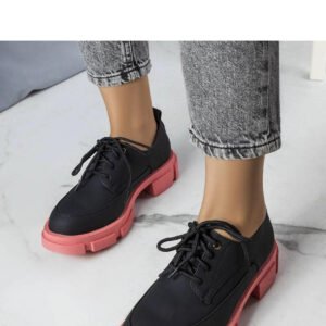 Czarne półbuty na masywnej podeszwie Kay - Solea