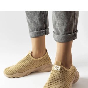 Ciemnobeżowe wsuwane buty sportowe damskie Azalee - Solea