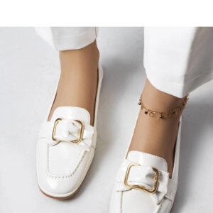 Białe lakierowane mokasyny z klamrą Erica - Solea