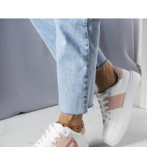 Białe sneakersy zdobione różową klamerką Toni - Solea